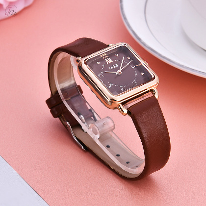 デザイン性抜群 レトロ ファッション スクエア クォーツ時計 ダイヤモンド 腕時計